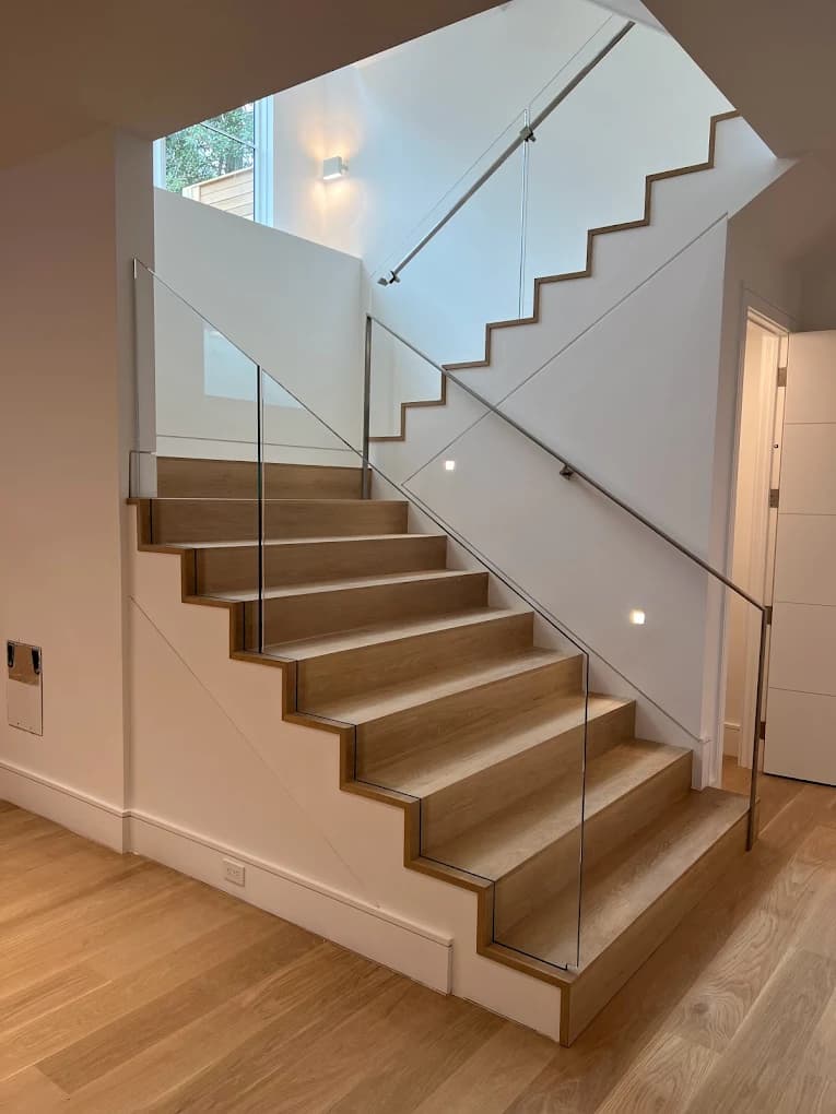 Glass Railing Systems Gain Popularity for Balancing Safety and Aesthetics in Modern Architecture