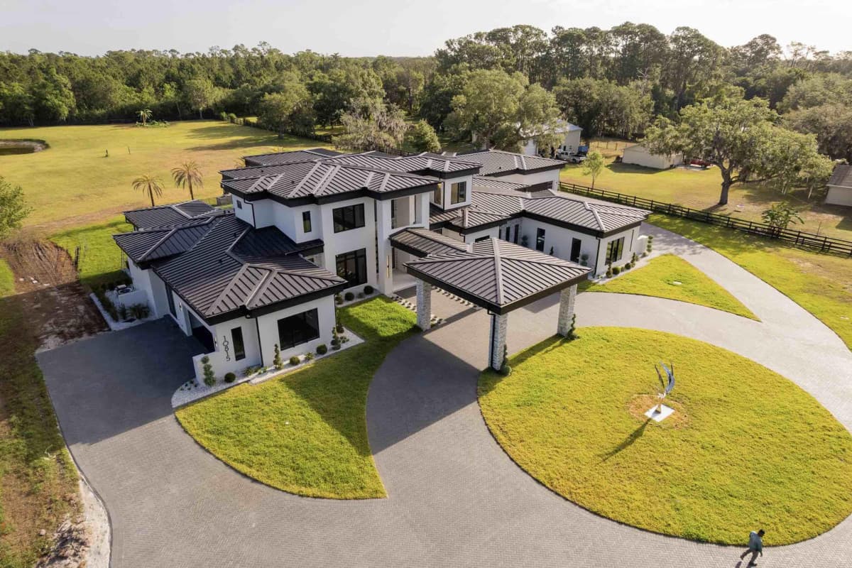 Ballard Custom Homes Elevates Luxury Home Building in Florida